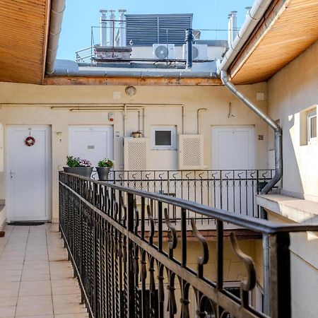 Cozy Flat In The Heart Of Buda Budapesta Exterior foto
