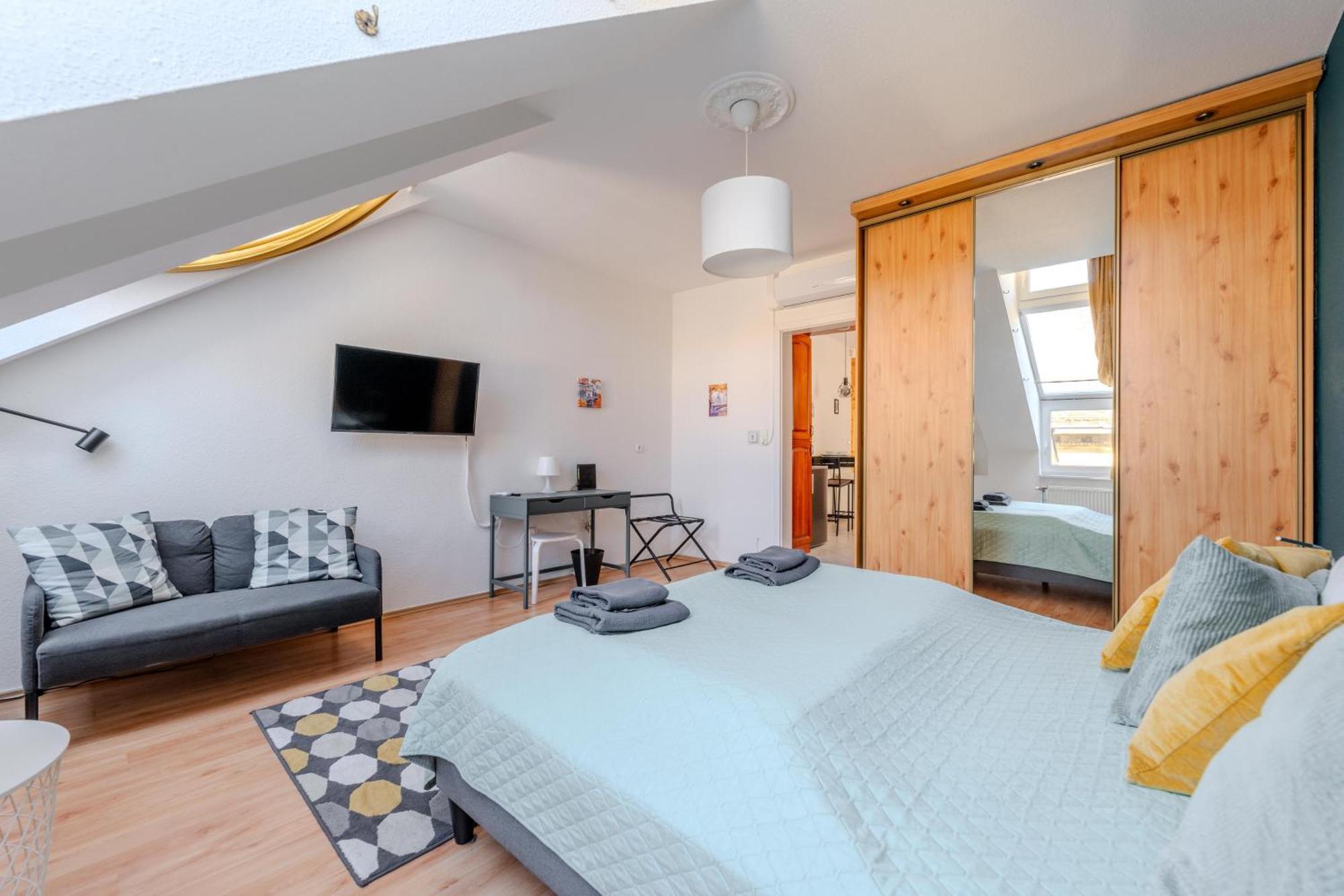 Cozy Flat In The Heart Of Buda Budapesta Exterior foto